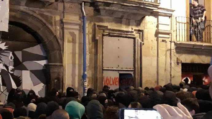 Ocupan de nuevo el Palacio del Marqués de Rozalejo en Pamplona.
