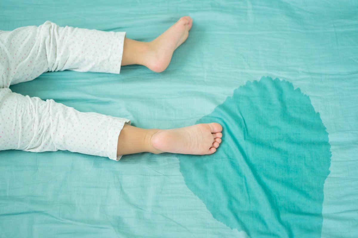 Enuresis nocturna: cómo ayudar a los niños ante los escapes de pis mientras  duermen