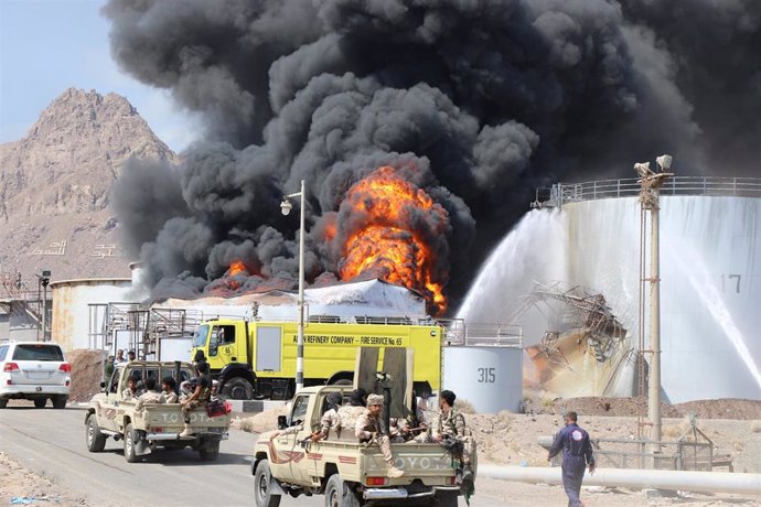 Incendio refinería Yemen