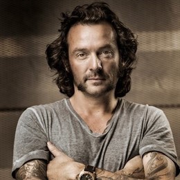 El escultor belga Arne Quinze