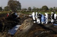 La explosión de México en imágenes: las familias identifican a las víctimas mientras los peritos continúan trabajando