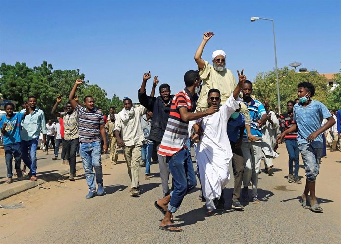 Manifestación contra el presidente Omar Hasán al Bashir en Jartum