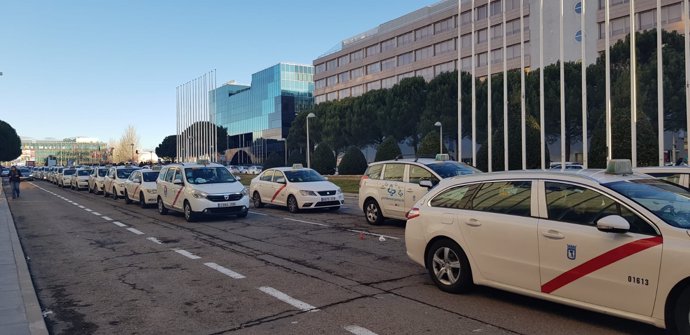 Concentración de taxistas en el Recinto Ferial IFEMA de Madrid