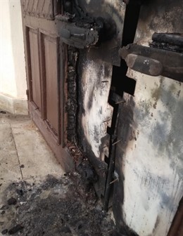 Puerta de la ermita de la Virgen del Mar, quemada por segunda vez