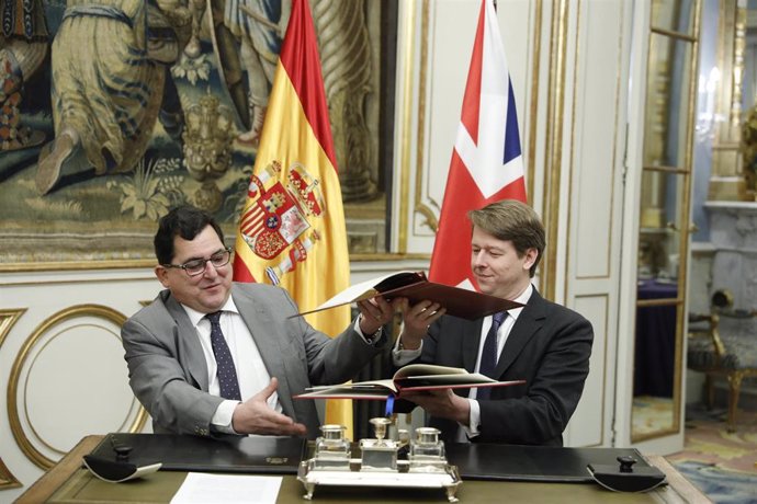 Reino Unido y España firman un acuerdo sobre la participación en determinadas el