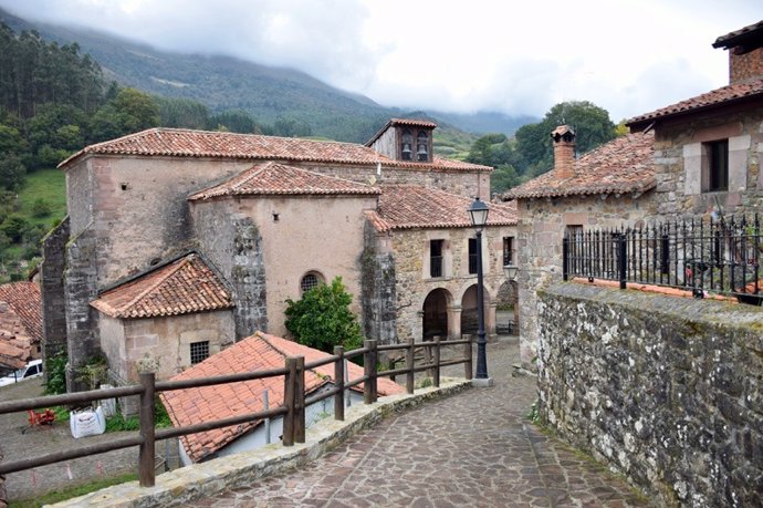 Carmona. Pueblo. Rural. Turismo. Vacaciones. Escapadas. Viajes. Cantabria.Puente