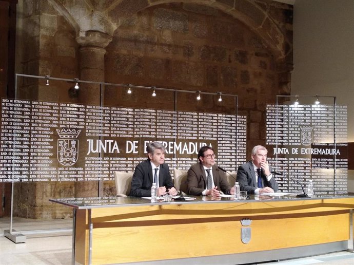 Ceciliano Franco, José María Vergels y Vicente Alonso durante la rueda de prensa