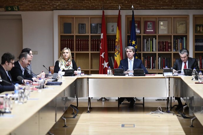 Reunió del president de la Comunitat de Madrid, Ángel Garrido, amb representen