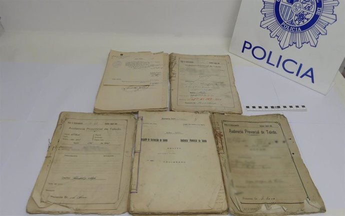Policía Nacional De Toledo Recuperados Tres Lotes De Documentos Históricos