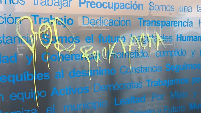 Pp De Mijas Pintada En Su Fachada