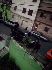 Militares venezolanos dialogan con el comando de la GNB para que paralicen la sublevación "militar" en Cotiza, Caracas
