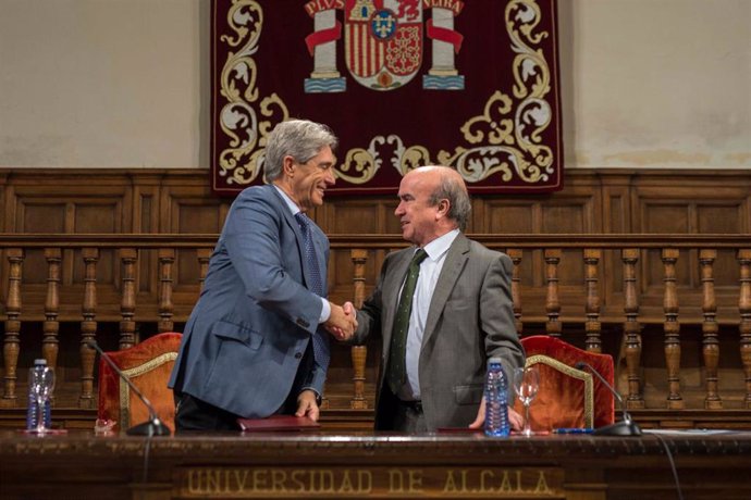 El rector de la UAH José Vicente Saz y el secretario de la OEI Mariano Jabonero