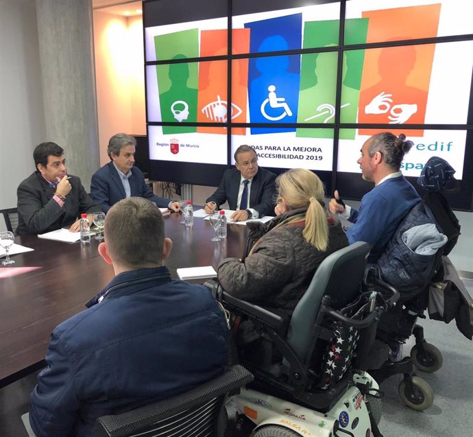 Valverde en la reunión con presidentes de asociación de discapacidad