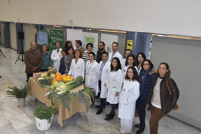 Autoridades y profesionales durante la presentación de 'Salud con gusto'