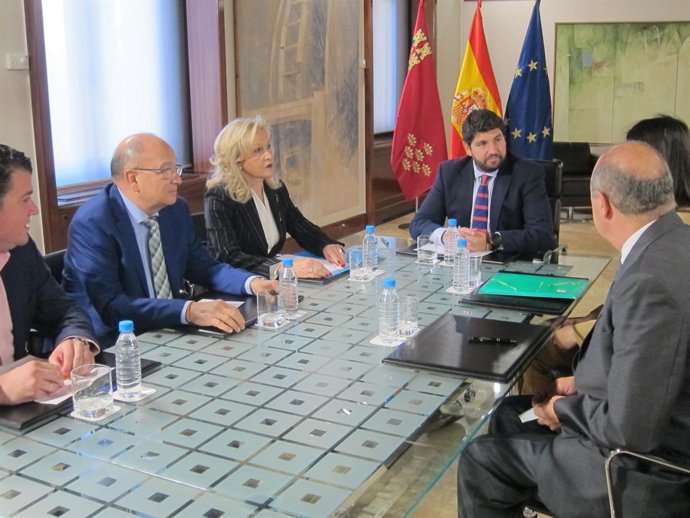 Imagen de la reunión de López Miras y Díaz