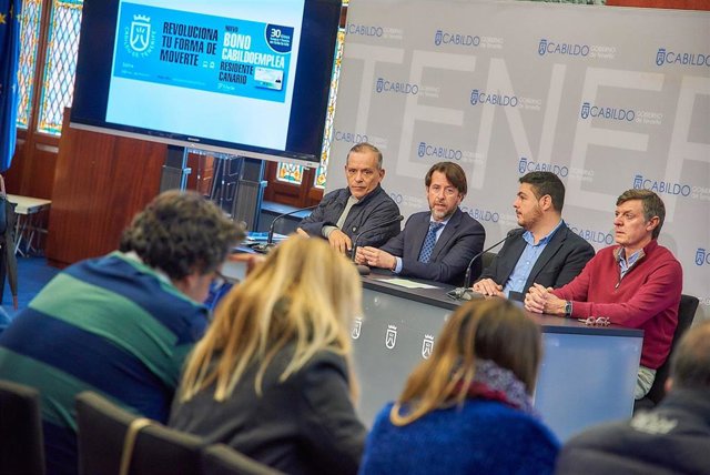 El Cabildo de Tenerife lanza en febrero el bono de transporte para desempleados a 30 euros al mes