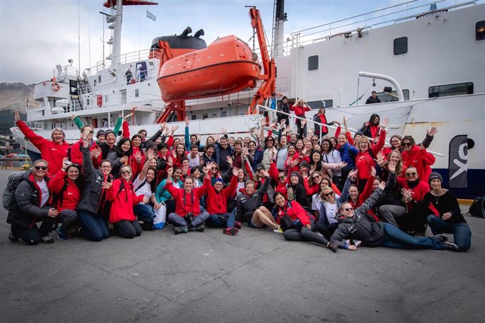 Finaliza la expedición a la Antártida del grupo de 80 mujeres líderes científica