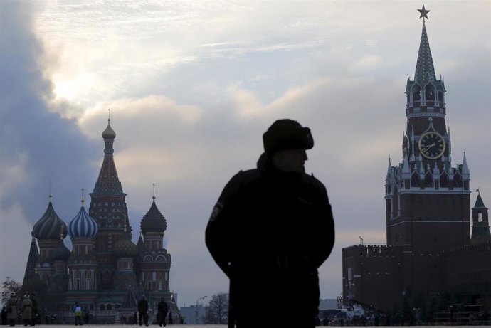 La plaza Roja de Moscú con el Kremlin y la catedral de San Basilio