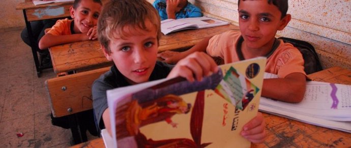 Alumnos de una escuela de la UNRWA