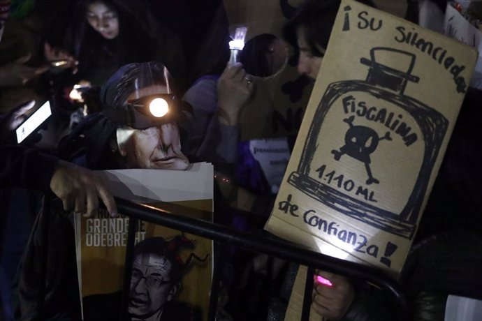 Demonstrators protest against the Attorney General for his alleged links to the