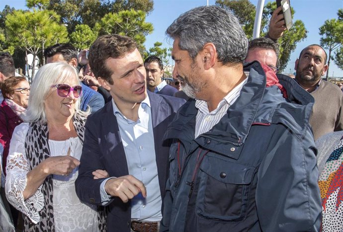 El presidente del PP, Pablo Casado, con Juan José Cortés.