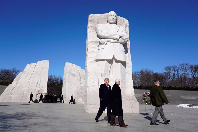 Donald Trump y Mike Pence en el Monumento a Martin Luther King Jr. En Washington