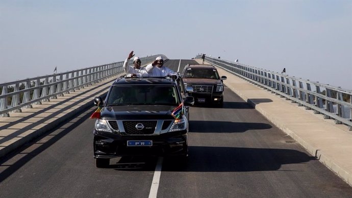 Adama Barrow y Macky Sall inauguran puente entre Gambia y Senegal