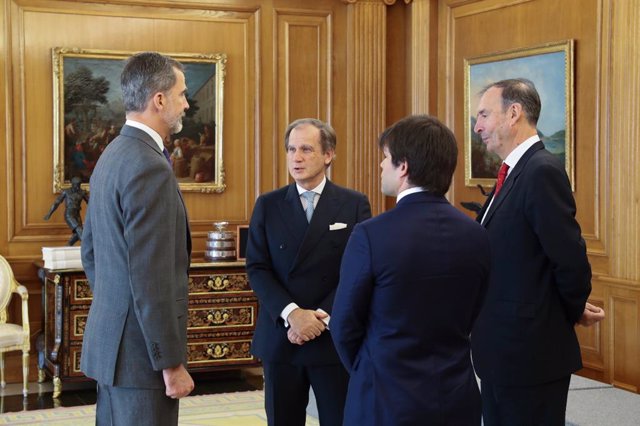 Reunión del Rey Felipe VI con los artífices del libro 'Legitimidad monárquica y 