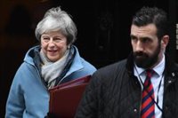 Bruselas no ve "nada nuevo" en el discurso de May e insiste en que debe "aclarar sus intenciones"