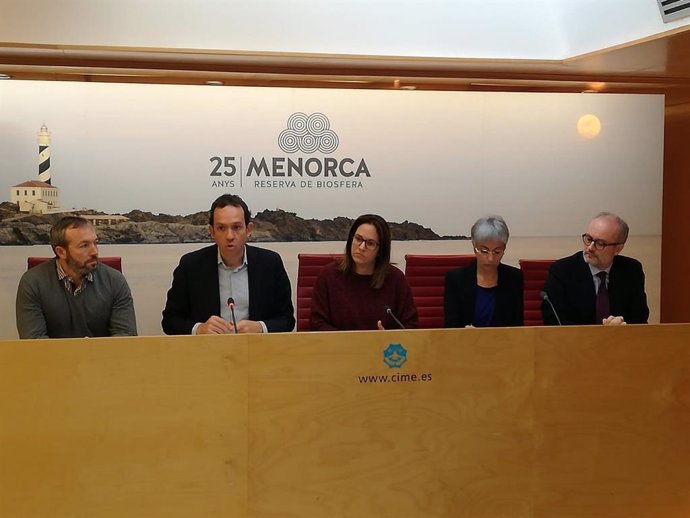 Marc Pons y Susana Mora en Menorca