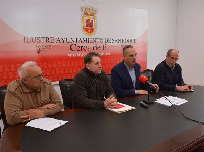 Ruiz Boix con representantes de Asociación de Memoria Histórica