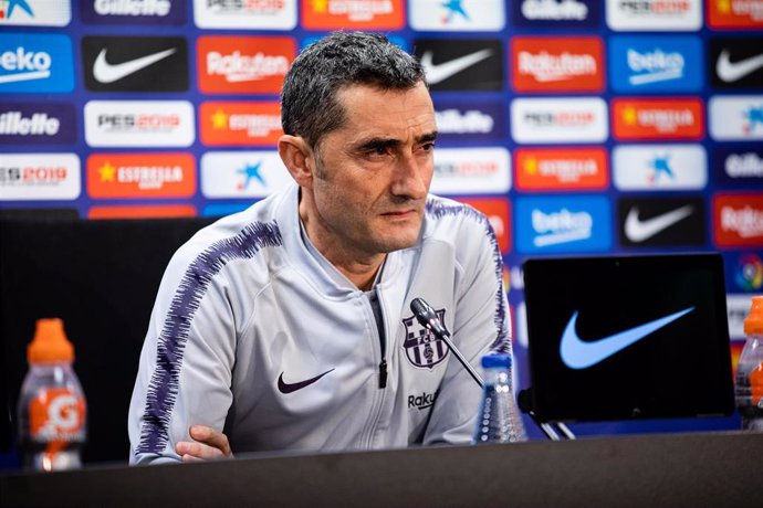 Soccer: Ernesto Valverde of FC Barcelona press conference