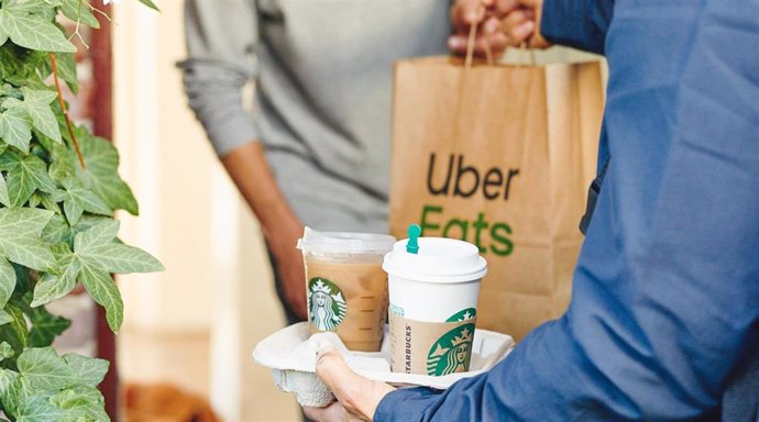 Recurso de Starbucks Delivers y Uber Eats.