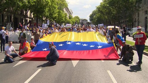 Venezolanos recorren las calles de Madrid