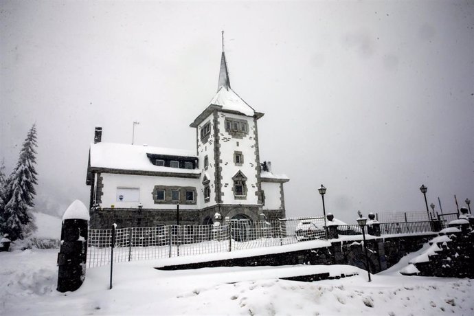 La nueve cubre la estación de esquí de Pajares, Asturias