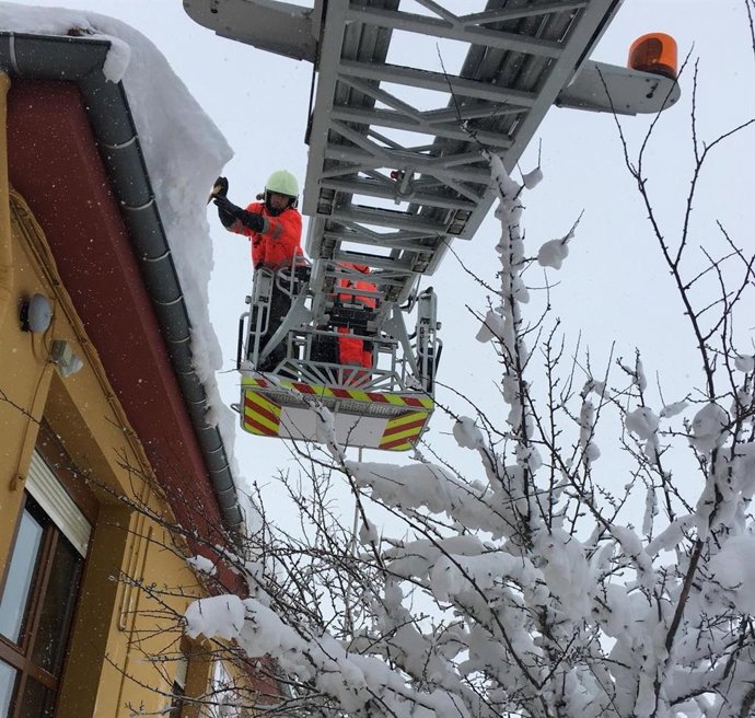 Retirada de viseras de nieve en Reinosa