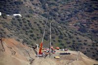 Comienza de nuevo el entubado del pozo vertical paralelo al de Julen