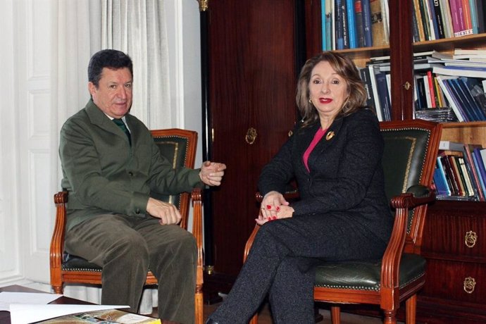 La ministra de Turismo de Ecuador con el embajador de Ecuador en España