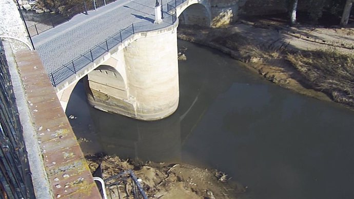 El Genil a su paso por Puente Genil tras el último vertido