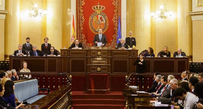 Pío García-Escudero preside un Pleno del Senado