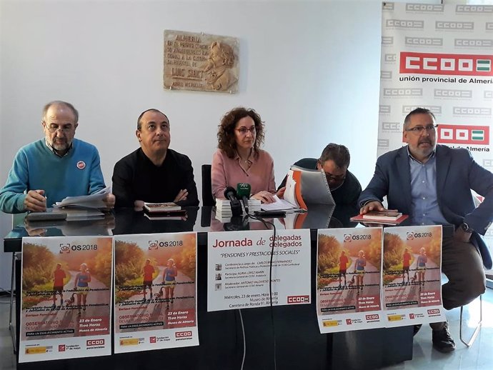 En el centro, la secretaria general de CCOO-A, Nuria López