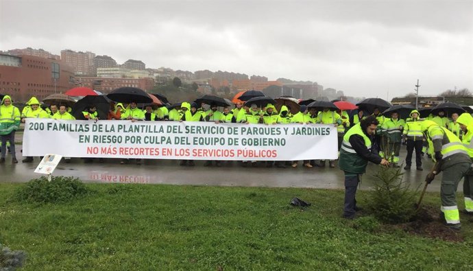 Concentración de trabajadores de Parques y Jardines en Las Llamas