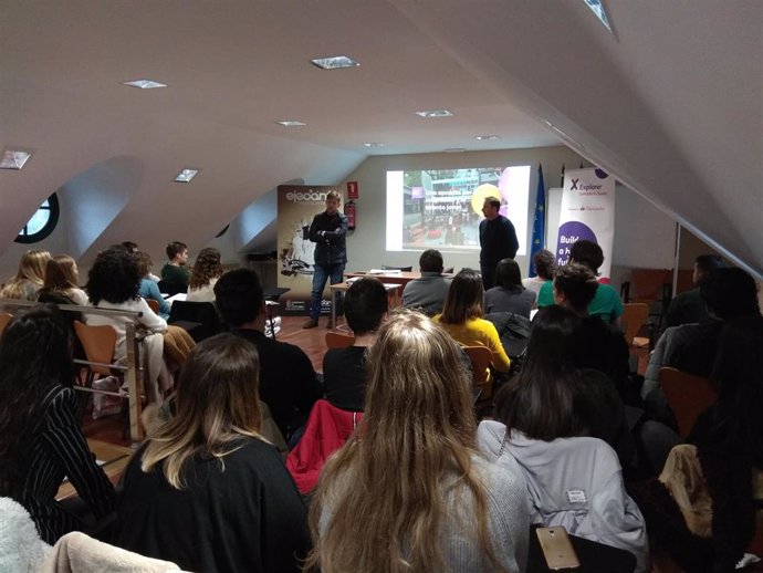 El director general de Juventud en el inicio de Explorer Cantabria 2019