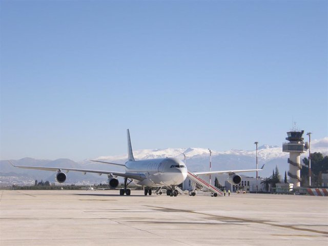 El aeropuerto de Granada acoge el aterrizaje de un Airbus 340 (Archivo)