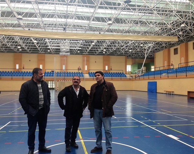 Visita al pabellón polideportivo de Marmolejo.