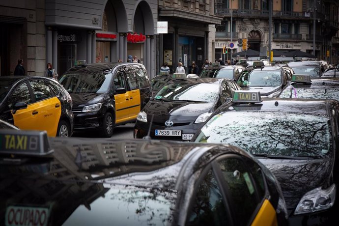 Huelga indefinida de taxistas en Barcelona tras la decisión del Govern sobre la 