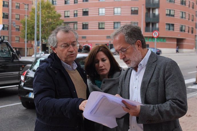 Los concejales Manuel Saravia y Manuel Sánchez, en Parquesol, Valladolid