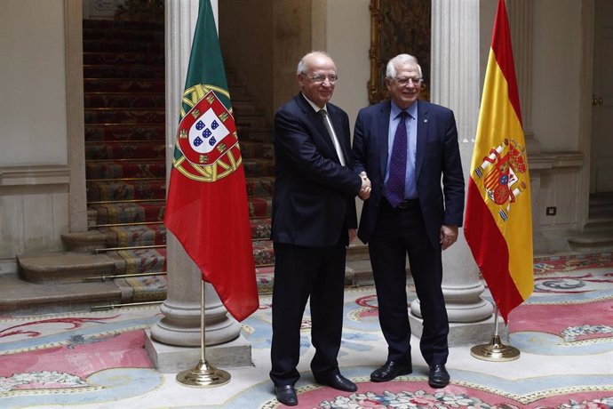 Josep Borrell se reúne con su homólogo portugués, Augusto Santos Silva, en julio