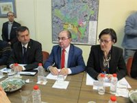 Lambán anuncia que cinco empresas están interesadas en invertir en Andorra (Teruel)