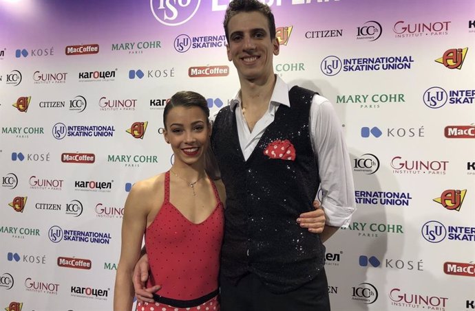 Los patinadores españoles Laura Barquero y Aritz Maestu, en el Europeo de 2019
